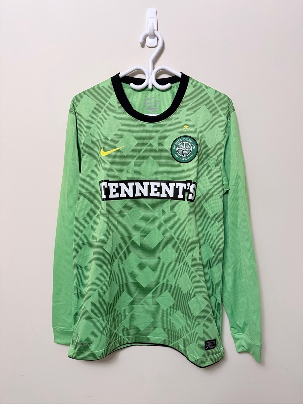 2010-11 Nike Celtic Green Long Sleeve Football Jersey - Tennent's Sponsor